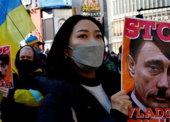 FOTOLAJM/ Nga Londra në Tokio, qytetarët protestojnë masivisht kundër pushtimit të Ukrainës