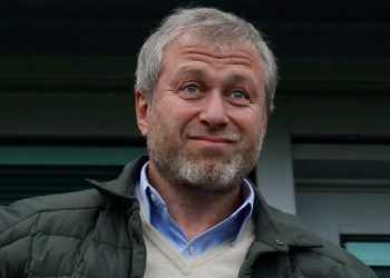 FOTO/ ZYRTARE/ Abramovich jep dorëheqjen nga Chelsea