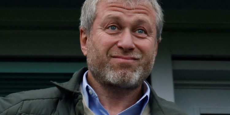 FOTO/ ZYRTARE/ Abramovich jep dorëheqjen nga Chelsea