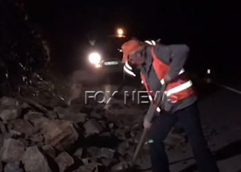 Shiu shkakton rënie masive gurësh! Bllokohet lëvizja e makinave në aksin Elbasan-Librazhd