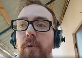 VIDEO/ Ukrainasi ndërpret intervistën live: Tanku po afrohet në shtëpinë time