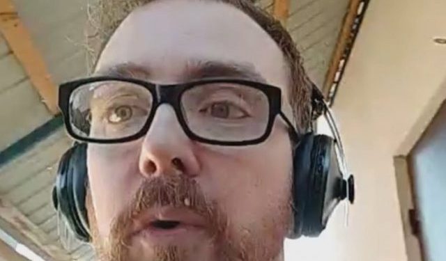 VIDEO/ Ukrainasi ndërpret intervistën live: Tanku po afrohet në shtëpinë time