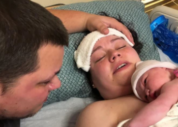 Rastësia e “çuditshme”, një foshnje lindi në 22/2/ 2022 në orën 2:22 në sallën nr 2