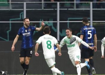 VIDEO/ Interi del bllof në shtëpi, e mund Sassulo pastër me dy gola