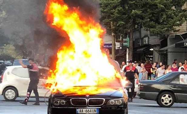 Merr flakë makina në Vorë, ja për çfarë dyshon policia…