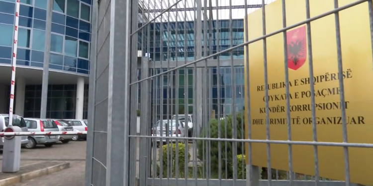 Trafik i qenieve njerëzore/ GJKKO jep vendimin për 35 anëtarët e bandave kriminale