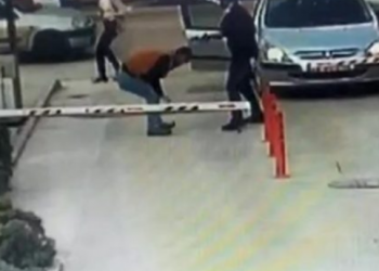 E rëndë/ Polici vret në mes të rrugës ish partneren e tij, e pa në makinë me një burrë tjetër