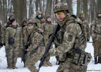 Komandantët rusë “çmenden” nga rezistenca ukrainase