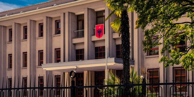 Pushtimi i Ukrainës, Meta mbledh Këshillin e Sigurisë Kombëtare