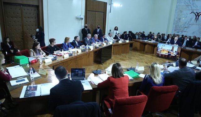 Rama ironi me Këlliçin: Të iki unë pa të dëgjuar?! Ke ndenjur në të ftohtë në stadium