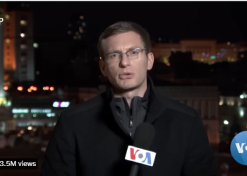 VIDEO/ Gazetari nga Ukraina habit botën, raporton në gjashtë gjuhë të ndryshme krizën Ukrainë-Rusi