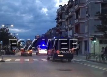 FNSH dhe Shqiponjat “zbarkojnë” në Elbasan, ndalohen mjetet luksoze dhe persona të skeduar nga policia