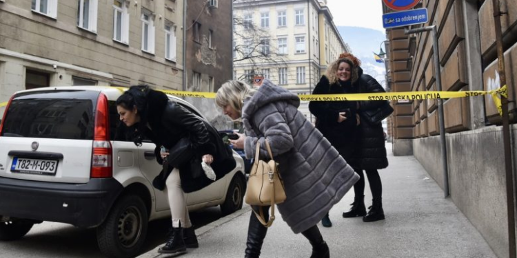Alarm për bombë në gjykatën e Sarajevës/ Evakuohen punonjësit, ekspertët nisin kontrollet