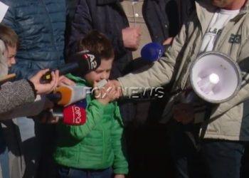 VIDEO/ Prishja e banesave te “5 maji”, vogëlushi rrëqeth me fjalët: Shoku im Zaho, thuaji babit tënd…