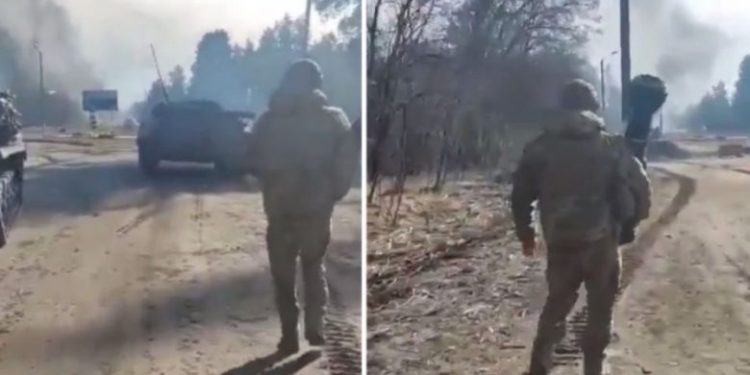 VIDEO/ Ushtari ukrainas “çan” breshërinë e plumbave, me raketë në krah gjurmon tanket rusë