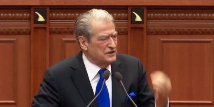 Sali Berisha paralajmëron protesta të fuqishme: Të shpartallojmë dyshen Basha dhe Rama
