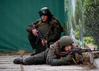 “Dorëzohuni dhe…”/ Ministri ukrainas i Mbrojtjes ofron shpërblim për ushtarët rus: Do merrni amnisti të plotë!