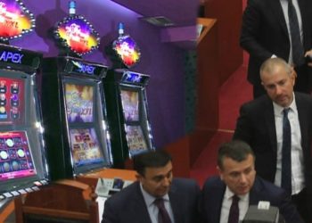 Lajmi bombastik/ Si i humbën politikanët shqiptarë lekët në kazino