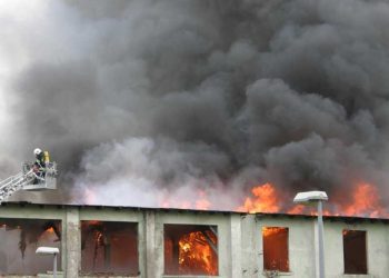 Zjarr në banesë, shuhet çifti i të moshuarve në Borsh