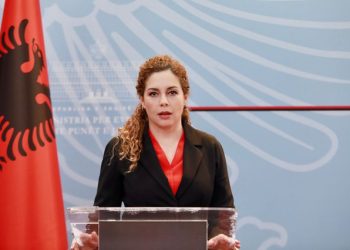 SANKSIONET E PLOTA/ Shqipëria ngrin asetet e rusëve, mbyll fluturimet e kufizon shërbimet