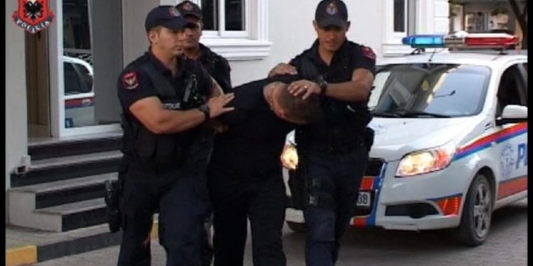 DETAJET/ Heroinë në banesë, dhunë ndaj vajzës dhe shkelje e rregullave rrugore! Bien në pranga 7 persona