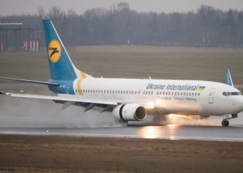 Ukraina mbyll hapësirën ajrore për fluturimet civile, Rusia i dërgoi mesazh urgjent