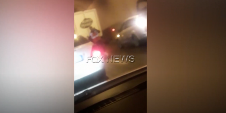 VIDEO/ Aksident i katërfishtë në tunelin Tiranë-Elbasan, makinat përplasen me kamionin
