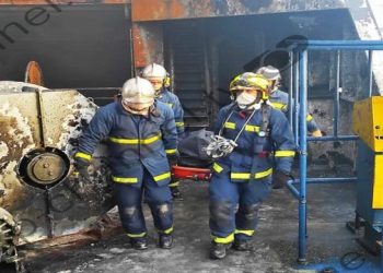 Pamje e dhimbshme/ Momenti i nxjerrjes së trupit të karbonizuar nga anija greke