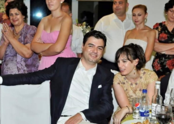 FOTO/ Aurela më romatike se kurrë, poston foton me dedikim për Bashën për Shën Valentin