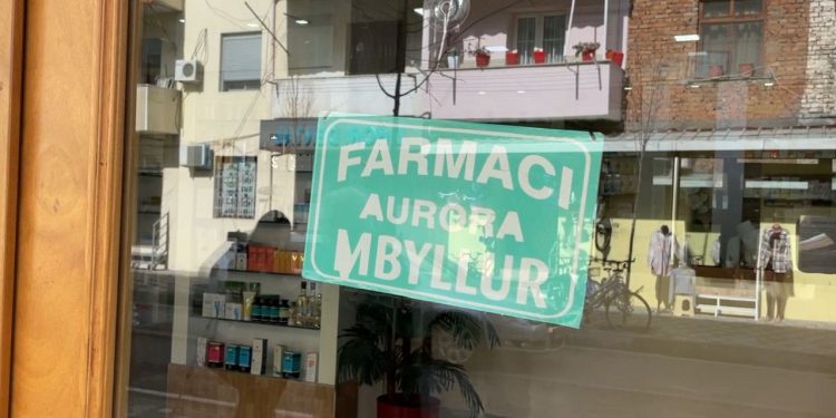 “100 euro për përgjigje pozitive”/Gjykata e Lezhës nxjerr nga qelia farmacisten