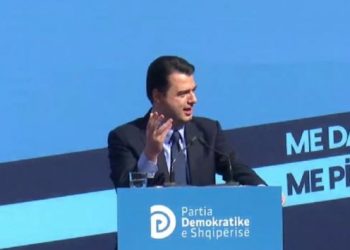 Shkodranët braktisin Lulzim Bashën, në prezantimin e Xhemalit vetëm socialistë me autobus