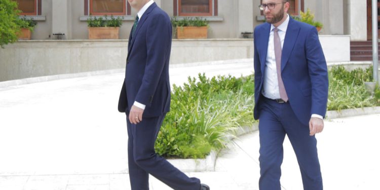 E konfirmon ambasada e SHBA/ Luli do e kaloj Shën Valentin me Gaz Bardhin