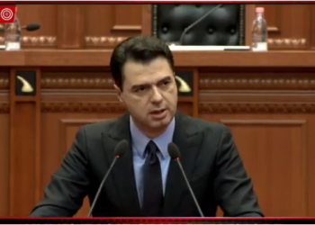 ‘Babai i njërit prej jush, paguhej sa 5 deputetë së bashku’, Basha nga Kuvendi: Edi Rama nuk mund të lajë duart me ministrat