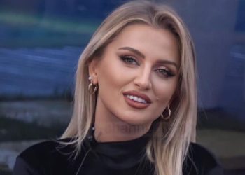 VIDEO/ Shpërthen në lot Beniada, dëgjon për herë të parë këngën e Ponit dedikuar asaj