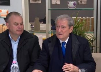 “T’ia kthejmë bashkinë qytetarëve”/ Berisha dhe Muka takim me strukturat në Shkozet