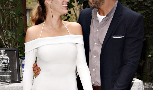 Çifti i famshëm dhuron 1 milion dollarë për refugjatët e Ukrainës