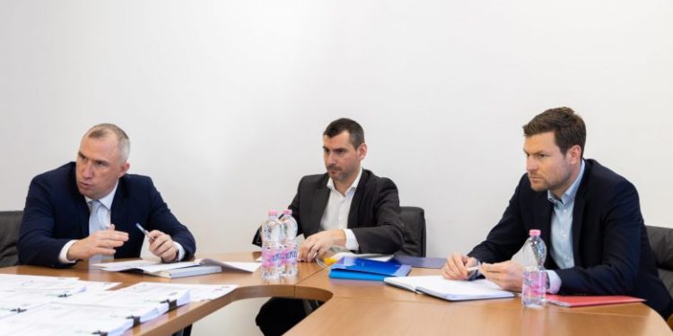 VIDEO/ UEFA i del në krah Armando Dukës për zgjedhjet: Po vlerësojmë ndikimin e politikës