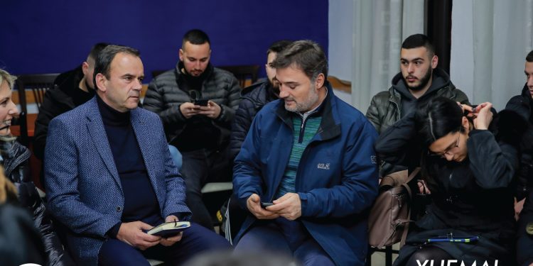 FOTO/ Mashtrues- Demokratët e Shkodrës masakrojnë Enkelejd Alibeajn