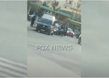 VIDEO/ Efektivët e FNSH ‘blindojnë’ hyrje-daljet në Fier, kontrolle për persona me të shkuar kriminale