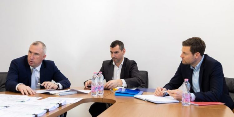 Delegacioni i UEFA-s takim me anëtarët e shoqatave rajonale në FSHF, në fokus pretendimet për parregullsi në zgjedhje