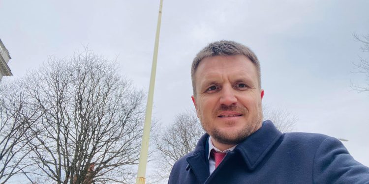 Imami i famshëm në SHBA Gazmend AGA: I lutem Zotit për paqe dhe ndalim të luftës