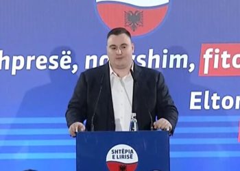 Djali Sokol Olldashit me Sali Berishën në mbështetje të Elton Banos në Lushnje