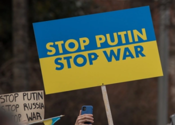 LAJM I FUNDIT/ Zelensky telefonatë me kryeministrin izraelit: Bisedo me Rusinë!