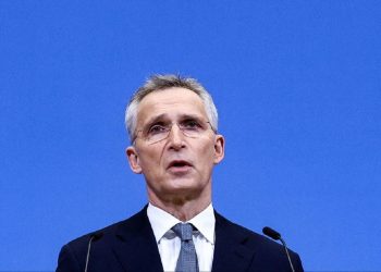 NATO: Rusia po shton trupat ushtarake, nuk po i pakëson