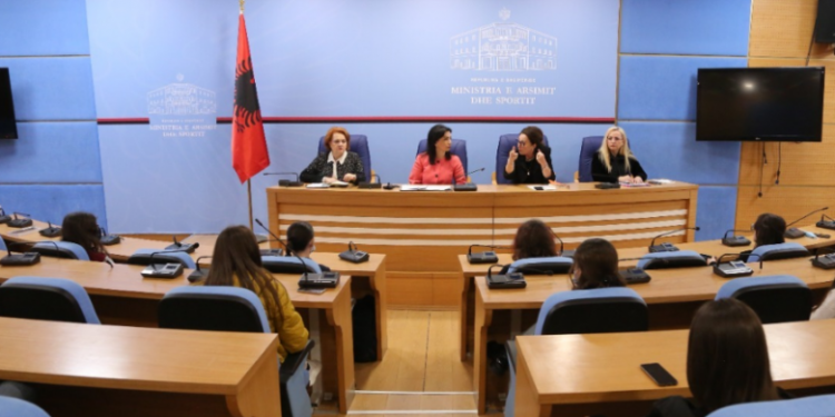 Kushi prezanton Rregulloren e Maturës Shtetërore 2022