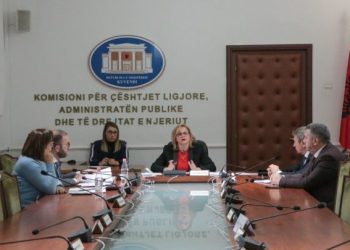 Socialistët nuk tërhiqen, i çojnë parlamentit të njëjtët emra për KLP dhe KLGJ