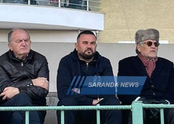 ESKLUZIVE/ I armatosur dhe me gjashtë badigardë: Koço Kokëdhima sherr me tifozët e Sarandës, i kërcënon me pistoletë