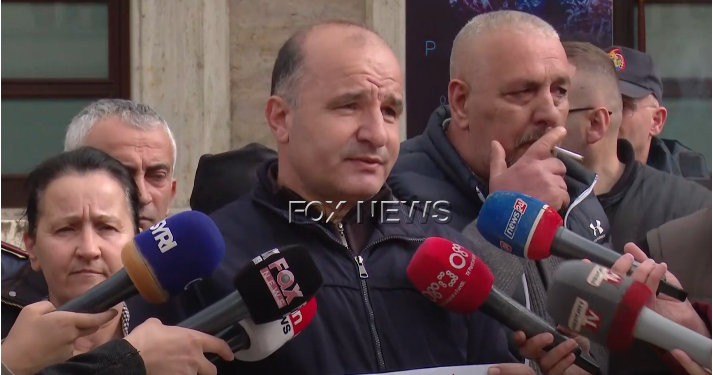 “Ai shesh dikujt i është premtuar’, dhjetra qytetarë protestë te kryeministria: Si është devijuar projekti i Unazës së Madh