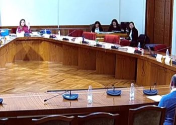 “Është i dënuar”/ PS braktis Komisionin Hetimor për Inceneratorët, nuk dëgjon dëshminë e gazetarit