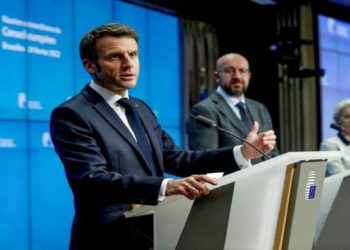 Macron telefonon Putin